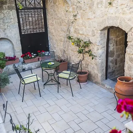 Willa Medieval Dreams